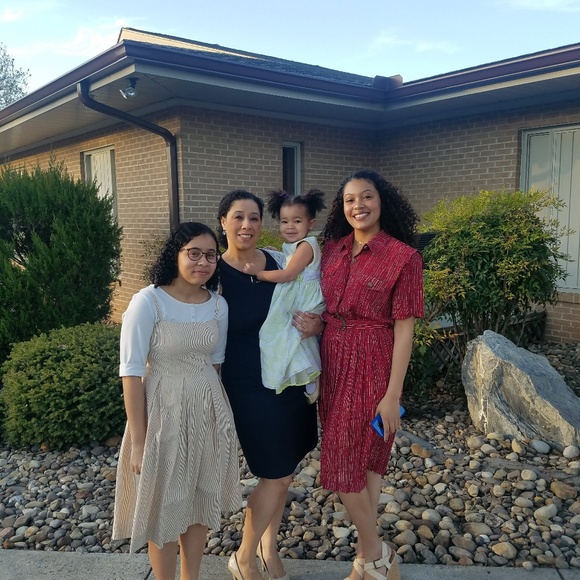 Meet your Posher, Rachel - Picture 2 of 3